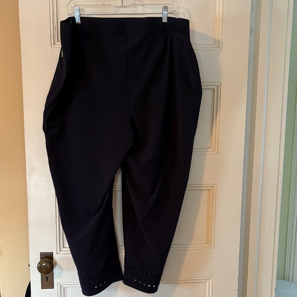 Elegant Navy Cropped Joggers - Picture 8 of 9